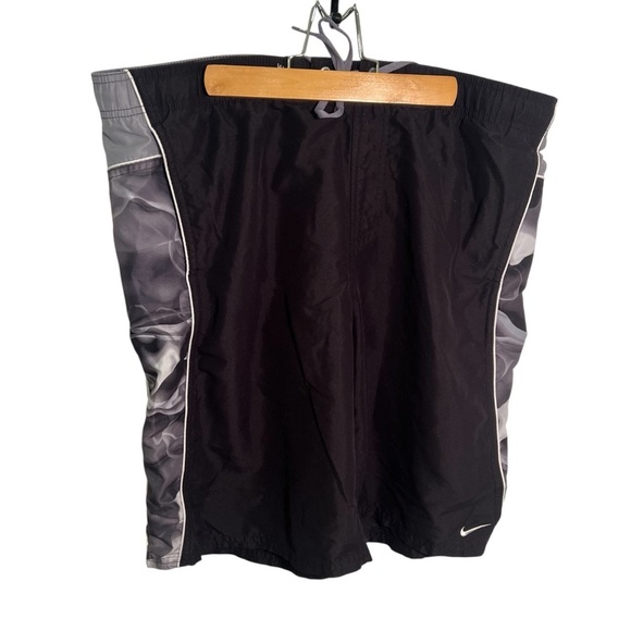 Nike Swim Trunks Board Shorts Black Gray Colorblock M - Picture 1 of 10